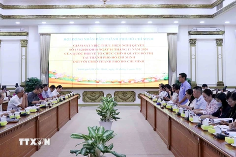 Một buổi giám sát của Hội đồng Nhân dân Thành phố Hồ Chí Minh về việc thực hiện Nghị quyết số 131/2020/QH14 ngày 16/11/2020 của Quốc hội về tổ chức chính quyền đô thị tại Thành phố Hồ Chí Minh đối với Ủy ban Nhân dân thành phố. (Ảnh: Xuân Khu/TTXVN)
