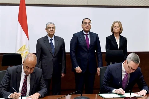 Thỏa thuận được ký kết với sự chứng kiến của Thủ tướng Ai Cập Mostafa Madbouly và Đại sứ Na Uy tại Cairo Hilde Klemetsdal. (Nguồn: Ahram Online)