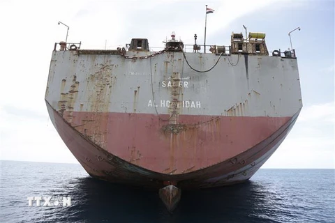 Tàu chở dầu FSO Safer ở ngoài khơi cảng Ras Issa, tỉnh Hodeidah, Yemen. (Nguồn: THX/TTXVN)