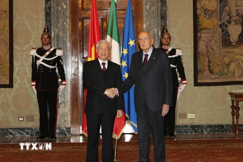 Tổng thống Giorgio Napolitano đón Tổng Bí thư Nguyễn Phú Trọng thăm cấp Nhà nước Cộng hòa Italy (21/1/2013). Trong chuyến thăm này, hai bên đã ký Tuyên bố chung thiết lập quan hệ Đối tác Chiến lược giữa Việt Nam và Italy. (Ảnh: Trí Dũng/TTXVN)