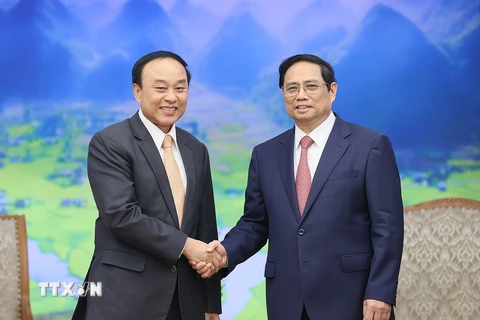 Thủ tướng Phạm Minh Chính tiếp Bộ trưởng Bộ Y tế Lào Bounfeng Phoummalaysith. (Ảnh: Dương Giang/TTXVN)