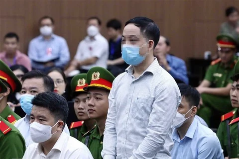 Bị cáo Phạm Trung Kiên, cựu Thư ký Thứ trưởng Bộ Y tế khai báo trước tòa. (Ảnh: Phạm Kiên/TTXVN)
