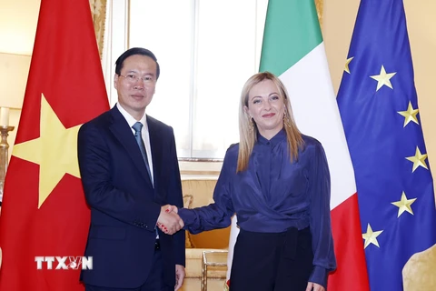 Chủ tịch nước Võ Văn Thưởng gặp Thủ tướng Italy Giorgia Meloni. (Ảnh: Thống Nhất/TTXVN)