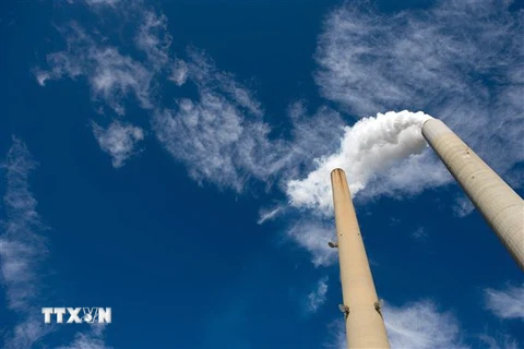 Khí thải từ nhà máy điện than ở New Haven, Tây Virginia, Mỹ. (Nguồn: AFP/TTXVN)