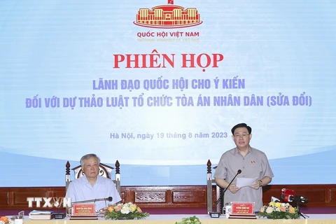 Chủ tịch Quốc hội Vương Đình Huệ chủ trì Phiên họp. (Ảnh: Doãn Tấn/TTXVN)