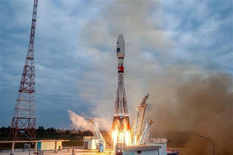 Tên lửa Soyuz 2.1b mang theo Tàu thăm dò Mặt Trăng Luna-25 được phóng từ Sân bay Vũ trụ Vostochny ở vùng Viễn Đông, Nga, ngày 11/8. (Ảnh: AFP/TTXVN)