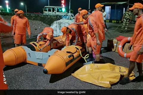 Lực lượng Ứng phó Thiên tai Quốc gia (NDRF) đã triển khai ngay các nỗ lực giải cứu những người mắc kẹt và hoàn thành chiến dịch này vào khoảng 3h. (Nguồn: ANI)