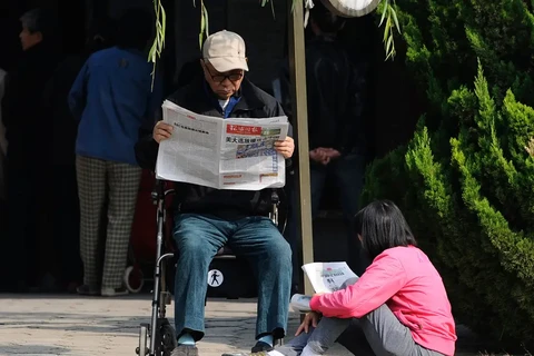 Nhiều thanh niên Trung Quốc chọn ở nhà và được trả lương để chăm sóc cha mẹ thay vì làm một công việc toàn thời gian truyền thống. (Nguồn: AFP/Getty Images)