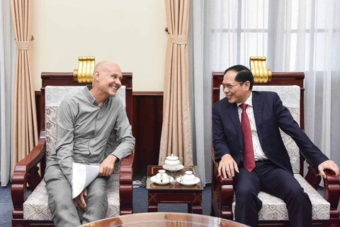 Bộ trưởng Ngoại giao Bùi Thanh Sơn tiếp ông Kees van Baar, Đại sứ Vương quốc Hà Lan tại Việt Nam. (Nguồn: Báo Nhân Dân)