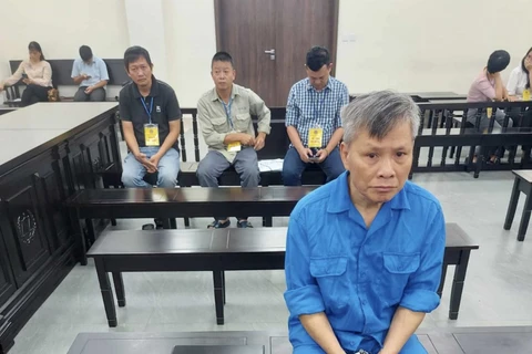 Bị cáo Đào Xuân Hồng (hàng trên) và ba bị cáo đồng phạm (hàng kế tiếp) tại phiên tòa ngày 7/9. (Nguồn: Công an Nhân dân)