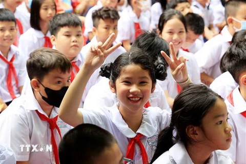 Học sinh ở Thành phố Hồ Chí Minh vui mừng chào đón Năm học mới 2023-2024. (Ảnh: Hồng Đạt/TTXVN)