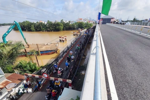 Cầu Long Kiểng sẽ thay thế cầu sắt cũ vốn đã xuống cấp và khá chật hẹp. (Ảnh: Tiến Lực/TTXVN)