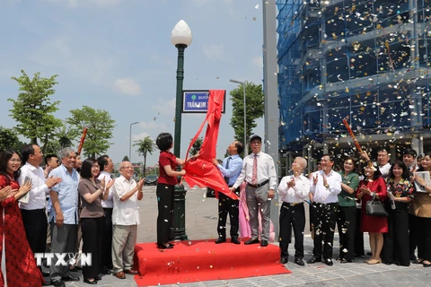 [Photo] Lễ gắn biển hai đường mang tên nhà báo, liệt sỹ của TTXVN