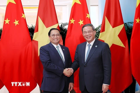 Thủ tướng Phạm Minh Chính và Thủ tướng Trung Quốc Lý Cường. (Ảnh: Dương Giang/TTXVN)