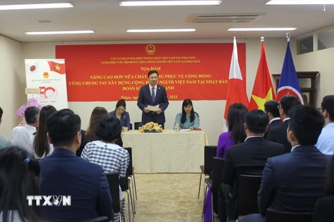 Tọa đàm giữa các cơ quan đại diện ngoại giao Việt Nam tại Nhật Bản với đại diện các hội đoàn người Việt. (Ảnh: Phạm Tuân/TTXVN)