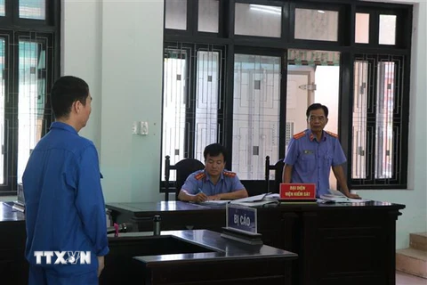Bị cáo Ngô Văn Quốc trả lời các câu hỏi của đại diện Viện Kiểm sát tại phiên tòa. (Ảnh: Mai Trang/TTXVN)