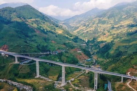 Thông xe toàn tuyến đường nối Cao tốc Nội Bài-Lào Cai đi Sa Pa