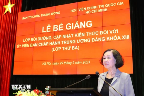 Bà Trương Thị Mai, Thường trực Ban Bí thư, Trưởng Ban Tổ chức Trung ương, Trưởng Ban Tổ chức lớp học phát biểu chỉ đạo và bế giảng lớp học. (Ảnh: Văn Điệp/TTXVN)