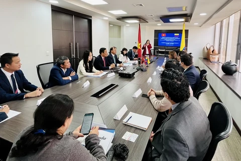 Lễ ký kết Bản ghi nhớ về Hợp tác Thương mại, Đầu tư và Công nghiệp giữa Bộ Công Thương Việt Nam và Bộ Thương mại, Công nghiệp và Du lịch Colombia. (Nguồn: Bộ Công Thương)