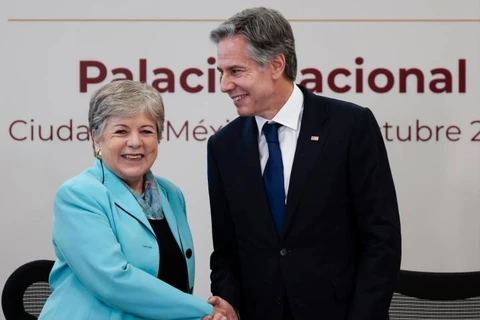 Ngoại trưởng Mexico Alicia Barcena (trái) và Ngoại trưởng Mỹ Antony Blinken. (Nguồn: EFE)