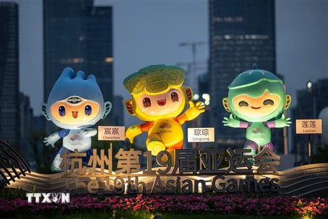 Ba linh vật của Đại hội Thể thao châu Á lần thứ 19 (ASIAD 2023) Chenchen, Congcong và Lianlian được trưng bày tại Hàng Châu, tỉnh Chiết Giang, Trung Quốc. (Ảnh: AFP/TTXVN)