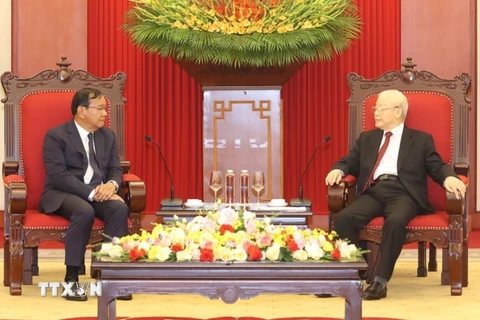 Tổng Bí thư Nguyễn Phú Trọng tiếp Trưởng Ban Đối ngoại Trung ương Đảng Nhân dân Campuchia Prak Sokhonn. (Ảnh: Trí Dũng/TTXVN)