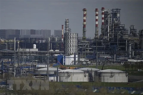 Một nhà máy lọc dầu của Tập đoàn Gazprom ở ngoại ô Moskva, Nga. (Ảnh: AFP/TTXVN)