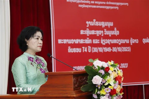 Bà Kiều Thị Hằng Phúc, Tổng Lãnh sự Việt Nam tại Luang Prabang phát biểu tại buổi lễ. (Ảnh: Phạm Kiên/TTXVN)