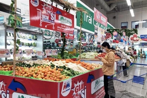 Người dân mua hàng tại siêu thị ở Thành phố Hồ Chí Minh. (Ảnh: Mỹ Phương/TTXVN)
