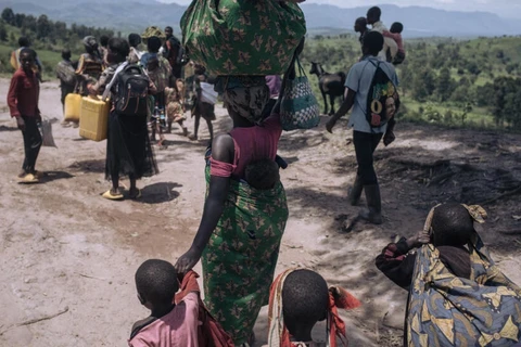 Người dân Cộng hòa Dân chủ Congo rời bỏ nhà cửa đi lánh nạn. (Nguồn: AFP)