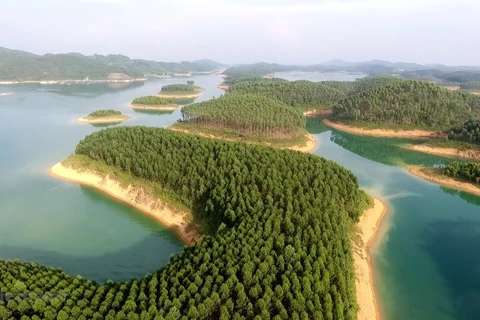 Hồ Thác Bà nhìn từ trên cao. (Nguồn: Vietnam+)