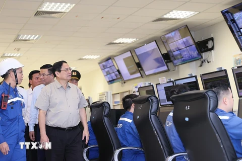 Thủ tướng Phạm Minh Chính kiểm tra công tác vận hành Nhà máy Lọc hóa dầu Nghi Sơn. (Ảnh: Dương Giang/TTXVN)