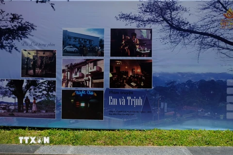 Bối cảnh một bộ phim quay tại Đà Lạt được giới thiệu tại triển lãm "Đà Lạt-Khơi nguồn cảm hứng điện ảnh.' (Ảnh: Nguyễn Dũng/TTXVN)