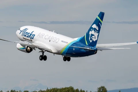 Alaska sẽ trả 18 USD tiền mặt cho mỗi cổ phiếu của Hawaiian. (Nguồn: Alaska Airlines)