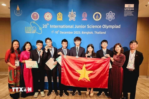 Đoàn học sinh Hà Nội tham dự kỳ thi. (Ảnh: TTXVN phát)