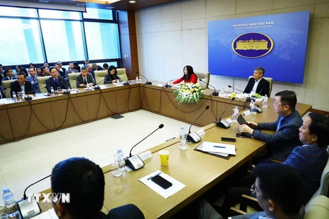 Phiên họp chuyên đề về ngoại giao văn hóa và truyền thông đối ngoại với sự tham của lãnh đạo các bộ, ngành, cơ quan truyền thông và Trưởng Đại diện các Cơ quan Việt Nam tại Nước ngoài. (Ảnh: Lâm Khánh/TTXVN)