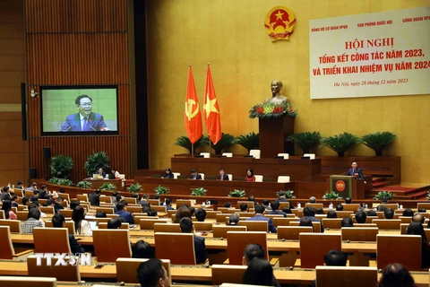Chủ tịch Quốc hội Vương Đình Huệ phát biểu tại Hội nghị tổng kết công tác năm 2023 và triển khai nhiệm vụ năm 2024 của Văn phòng Quốc hội. (Ảnh: An Đăng/TTXVN)