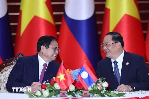 Thủ tướng Phạm Minh Chính hội đàm với Thủ tướng Lào Sonexay Siphandone trong chuyến thăm chính thức Cộng hòa Dân chủ Nhân dân Lào năm 2023. (Ảnh: Dương Giang/TTXVN)