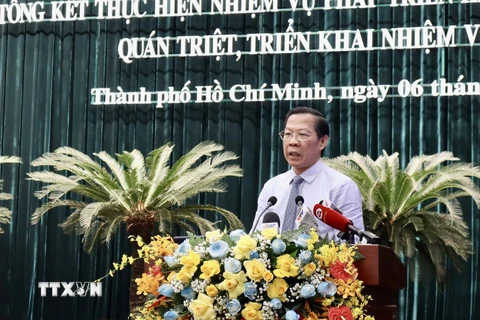 Ông Phan Văn Mãi, Chủ tịch Ủy ban Nhân dân Thành phố Hồ Chí Minh phát biểu tại hội nghị. (Ảnh: Xuân Anh/TTXVN)