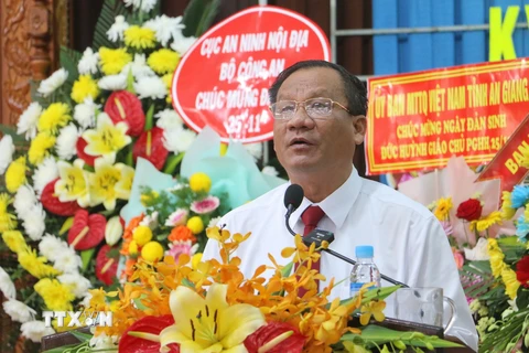 Ông Trương Hoàng Trọng, Phó Chủ tịch Ủy ban Mặt trận Tổ quốc tỉnh An Giang phát biểu tại buổi lễ. (Ảnh: Công Mạo/TTXVN)