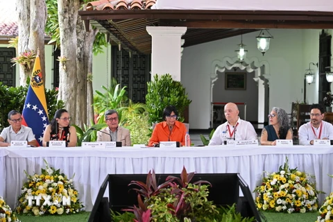 Đại diện của Chính phủ Colombia và lực lượng vũ trang Quân đội Giải phóng Quốc gia (ELN) tại vòng đàm phán hòa bình thứ 4 ở Caracas, Venezuela, ngày 14/8/2023. (Ảnh: AFP/TTXVN)