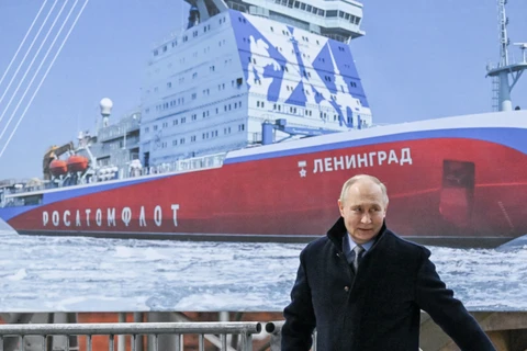 Tổng tống Nga Putin tham dự Lễ đặt ky tàu phá băng Leningrad. (Nguồn: TASS)