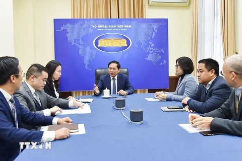Bộ trưởng Ngoại giao Bùi Thanh Sơn điện đàm với Bộ trưởng Ngoại giao Hàn Quốc Cho Tae Yul. (Ảnh: TTXVN phát)