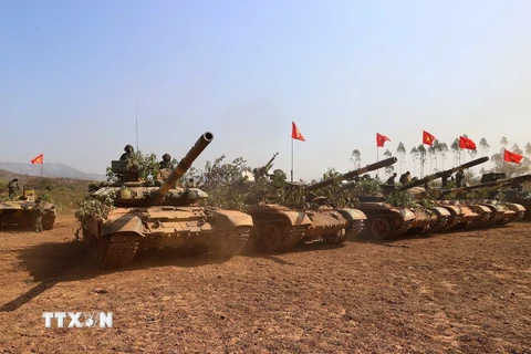 Lực lượng tăng thiết giáp Quân đoàn 12 tham gia diễn tập. (Ảnh: Dương Giang/TTXVN)