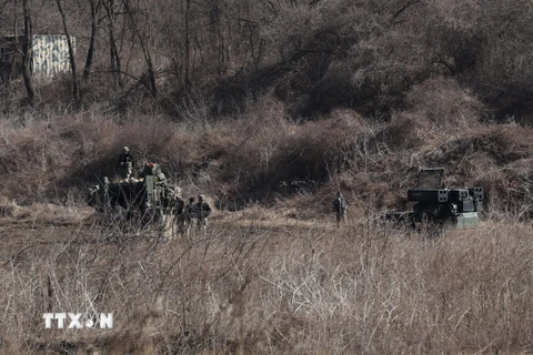 Binh sỹ và xe quân sự Hàn Quốc tham gia một cuộc tập trận chung Mỹ-Hàn. (Ảnh: Yonhap/TTXVN)