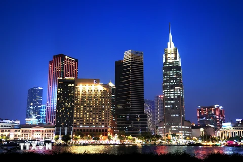 Trung tâm Thành phố Hồ Chí Minh về đêm. (Ảnh: Hồng Đạt/TTXVN)