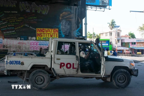 Cảnh sát Haiti gác tại thủ đô Port-au-Prince ngày 6/3. (Ảnh: AFP/TTXVN)