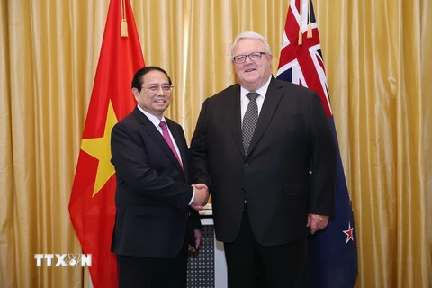 Thủ tướng Phạm Minh Chính hội kiến Chủ tịch Quốc hội New Zealand Gerry Brownlee. (Ảnh: Dương Giang/TTXVN)