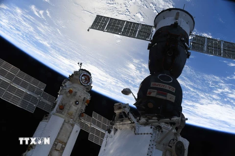 Module Nauka của Cơ quan Vũ trụ Liên bang Nga Roscosmos hạ cánh xuống Trạm Vũ trụ Quốc tế ngày 29/7/2021. (Ảnh: AFP/TTXVN)