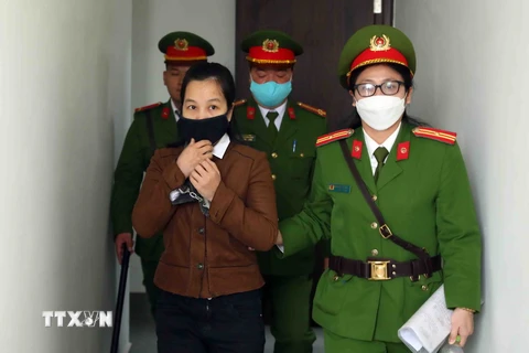 Bị cáo Nguyễn Thị Hà Thành đến phiên tòa xét xử sơ thẩm hồi năm 2022. (Ảnh: Phạm Kiên/TTXVN)